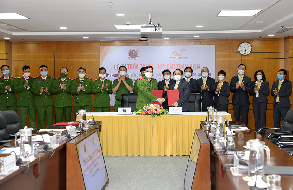 Trung tâm nghiên cứu ứng dụng dữ liệu dân cư và căn cước công dân và Bưu điện Việt Nam ký thỏa thuận hợp tác