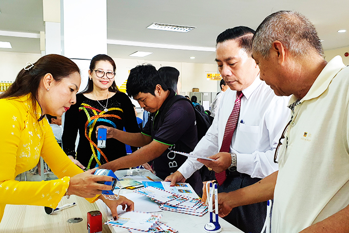 Bưu điện tỉnh Khánh Hòa: Khai trương cửa hàng kinh doanh tem chơi - quà tặng