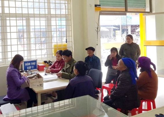 Mèo Vạc thực hiện tốt công tác chi trả lương hưu, trợ cấp BHXH cho người lao động qua hệ thống Bưu điện huyện