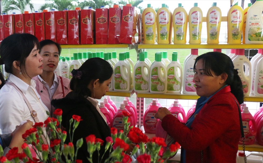 Bưu điện tỉnh Quảng Ngãi bán hàng giảm giá cho đoàn viên Công đoàn