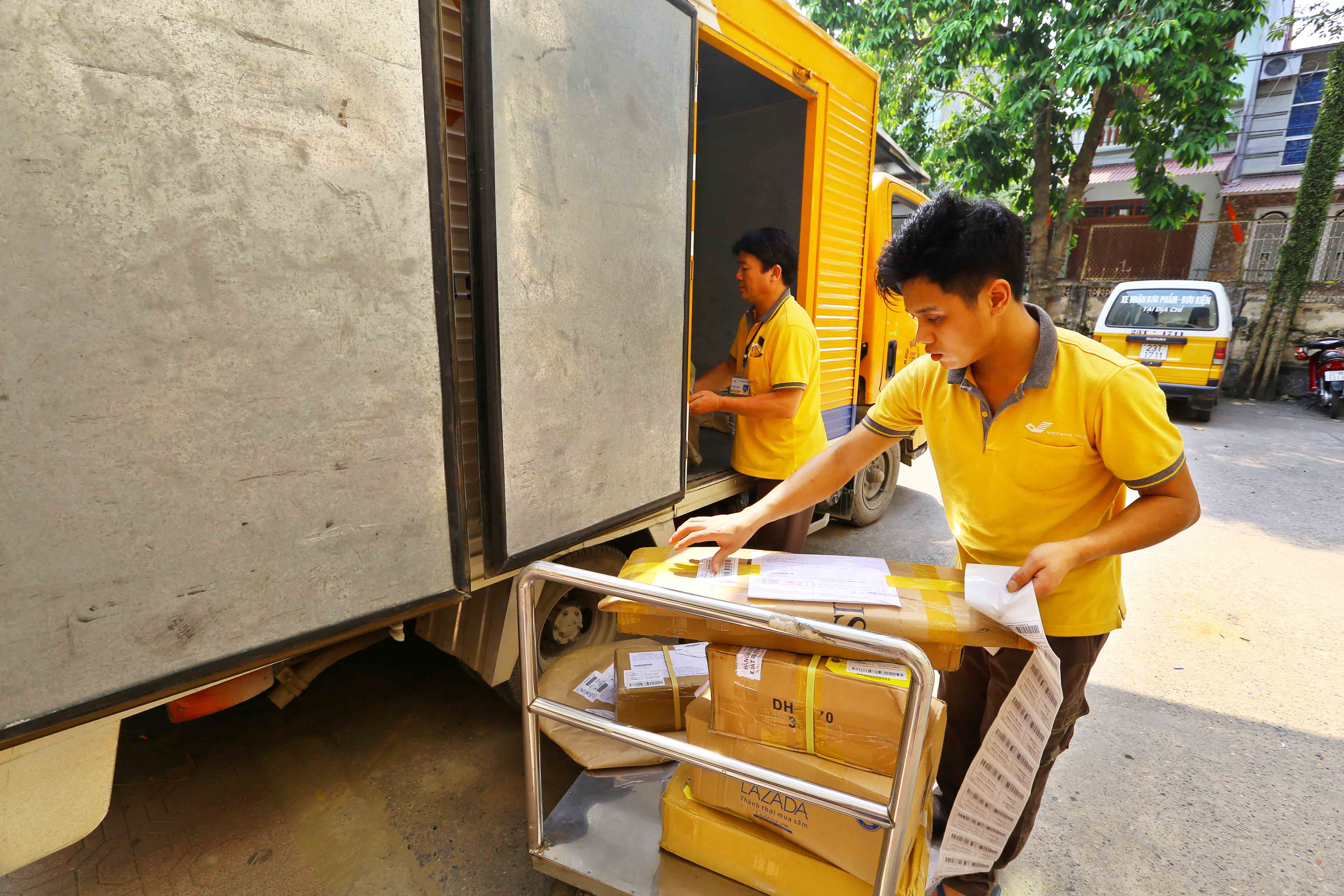 Chuyển phát thành công 261 bưu gửi phục vụ cơ quan Đảng, Nhà nước ngay trong ngày mùng 1 Tết