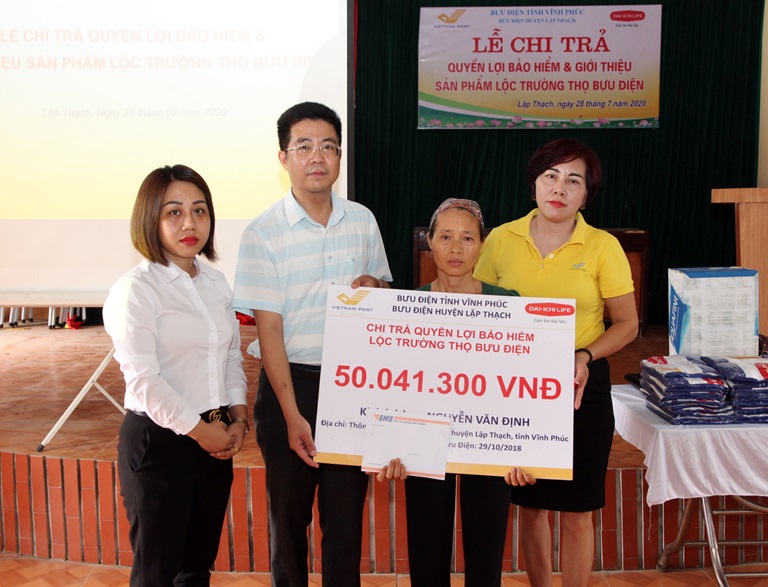 Vĩnh Phúc: Chi trả quyền lợi bảo hiểm Lộc trường thọ bưu điện
