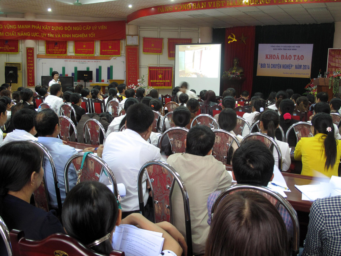Bưu điện thành phố Hải Phòng và Bưu điện tỉnh Hòa Bình nâng cao tính chuyên nghiệp cho đội ngũ bưu tá