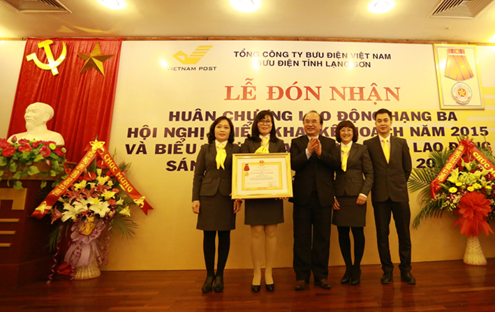Bưu điện tỉnh Lạng Sơn đón nhận Huân chương Lao động hạng Ba