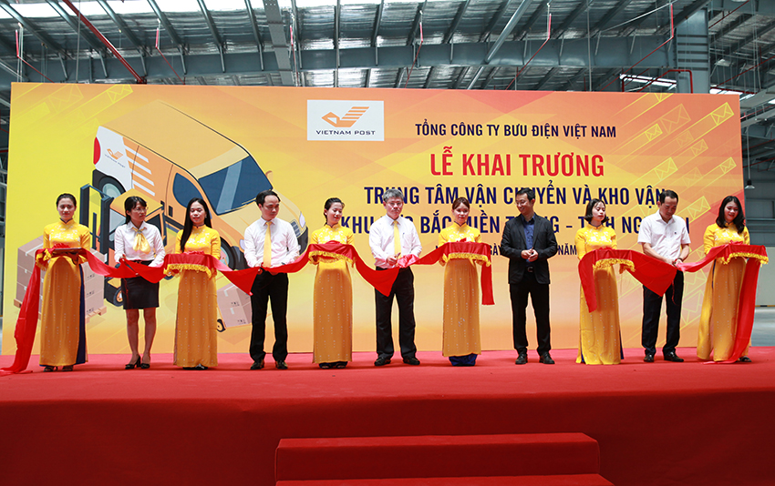 Vietnam Post applies new technology to postal operation in North Central region