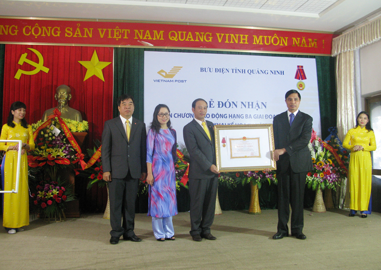Bưu điện tỉnh Quảng Ninh đón nhận Huân chương Lao động hạng Ba