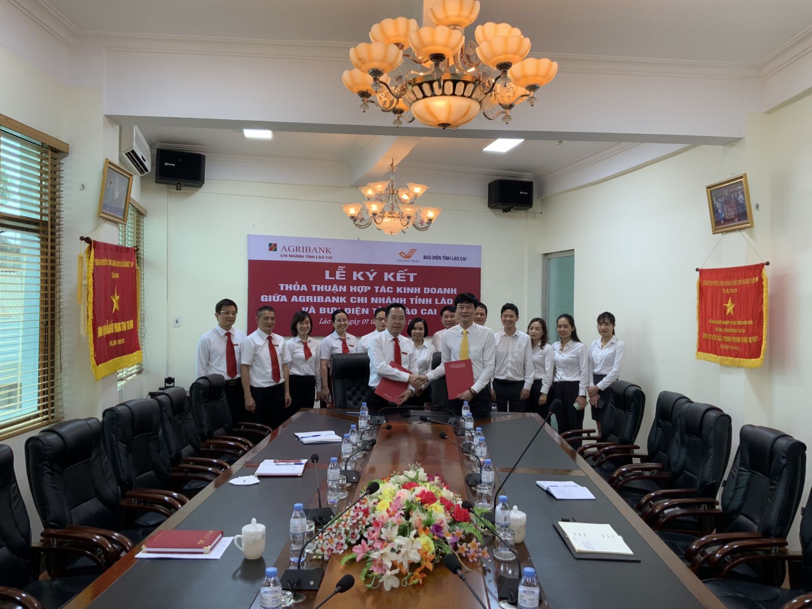 Bưu điện tỉnh Lào Cai và Agribank Chi nhánh tỉnh Lào Cai ký thỏa thuận hợp tác kinh doanh 
