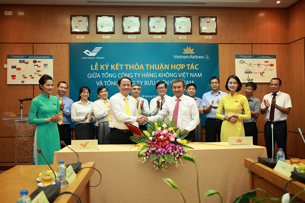 Vietnam Post cooperated with Vietnam Airlines in multiple areas