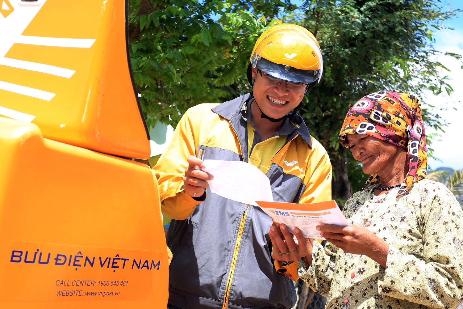 Vietnam Post offers 5,000 VND for all document items up to 500gr