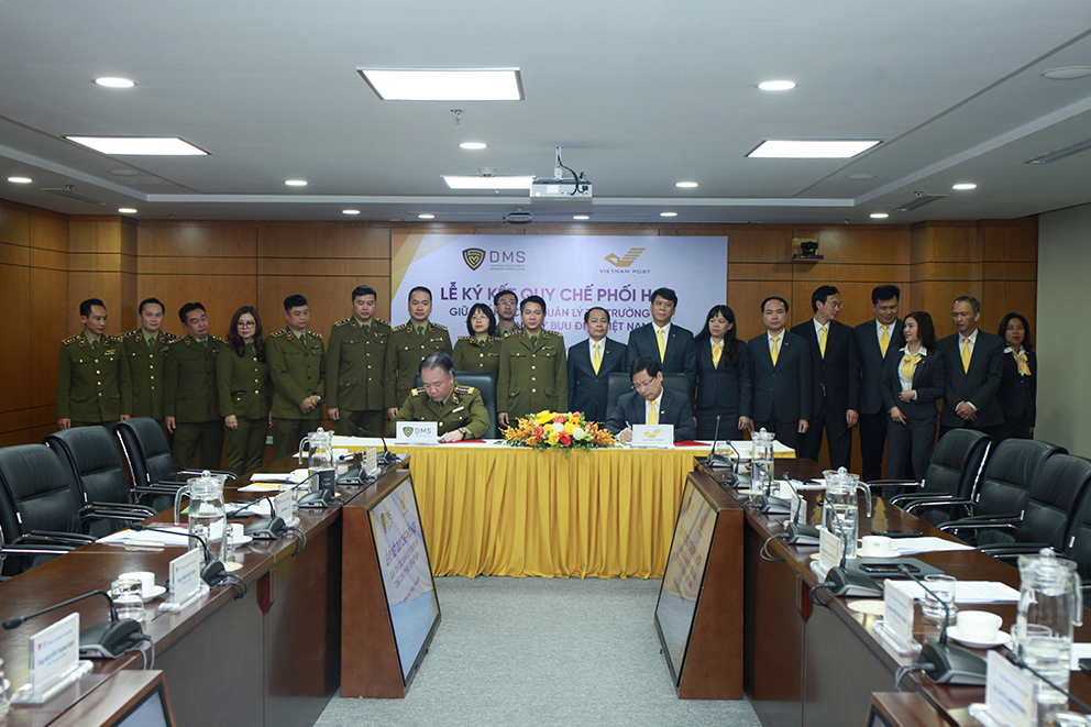 Vietnam Post cooperates with General Department of Market Management to improve efficiency of market management in postal sector