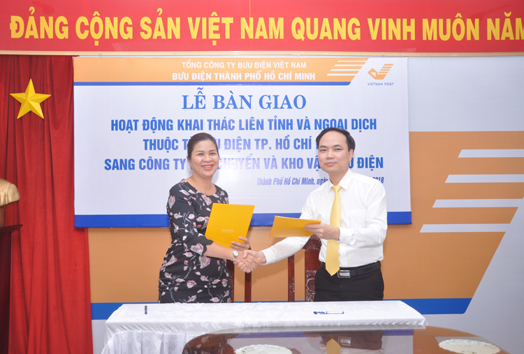 Bàn giao Bưu cục Khai thác liên tỉnh và Bưu cục Ngoại dịch Bưu diện TP. Hồ Chí Minh về Công ty Vận chuyển và Kho vận Bưu điện.