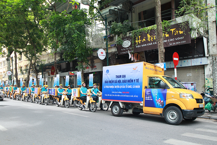 Viet Nam Social Security and Vietnam Post hold a launching ceremony of propaganda and mobilization of people to participate in voluntary social insurance