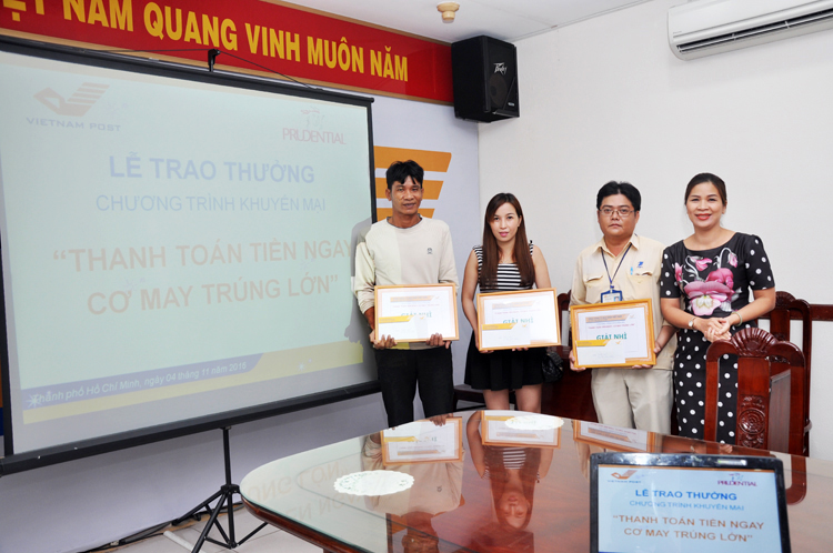 Bưu điện TP. Hồ Chí Minh trao thưởng Chương trình khuyến mãi “Thanh toán tiền ngay, cơ may trúng lớn”