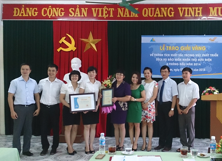 Bưu điện tỉnh Lạng Sơn nhận giải Vàng phát triển dịch vụ bảo hiểm nhân thọ 6 tháng đầu năm 2014
