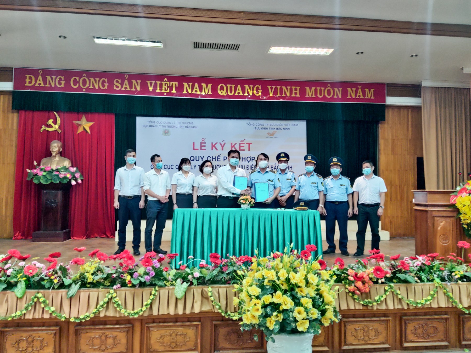 Ký kết Quy chế phối hợp giữa Bưu điện tỉnh Bắc Ninh và Cục Quản lý thị trường