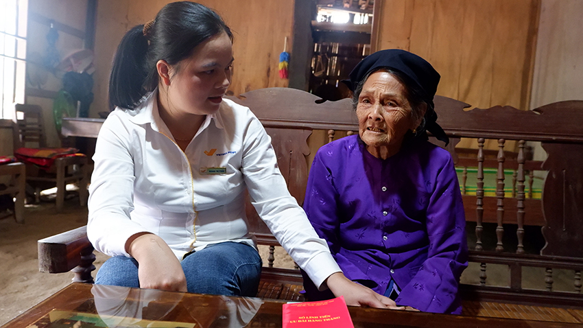 Chi trả người có công với cách mạng qua Bưu điện: thuận tiện, an toàn