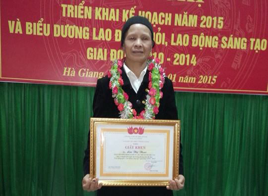 Nữ nhân viên Bưu điện văn hóa xã: Mang niềm vui đến với đồng bào