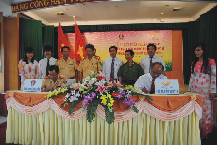 Bưu điện tỉnh Phú Yên mở dịch vụ chuyển phát Giấy đăng ký xe tới tay công dân