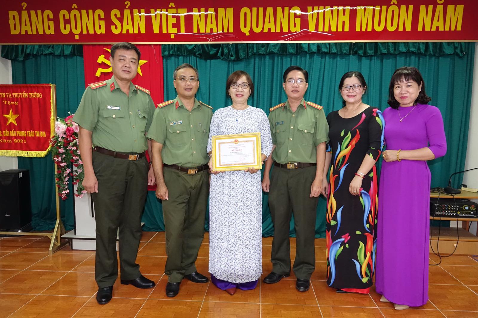 Bưu điện tỉnh Trà Vinh làm việc với Công an tỉnh về quy chế phối hợp đảm bảo an ninh trật tự xã hội