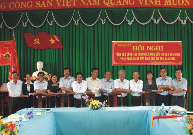 Bưu điện tỉnh Bình Phước ký giao ước thi đua năm 2014 