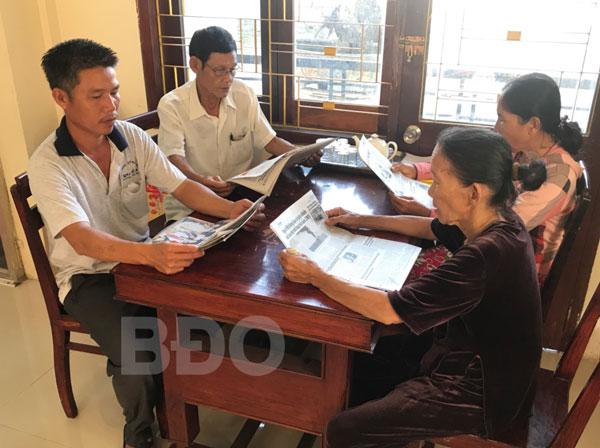 Báo Ðảng lên miền xa