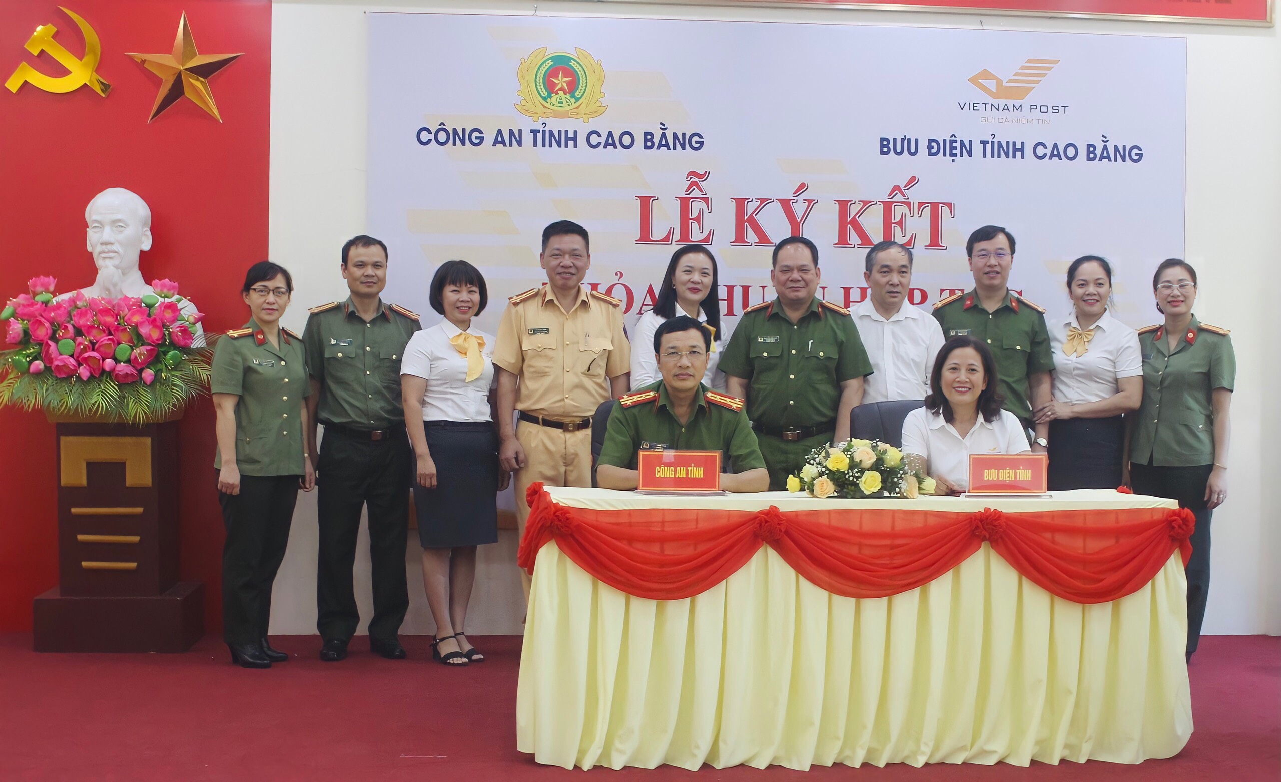 Lanh Dao 2 Ben Ky Hop Tac