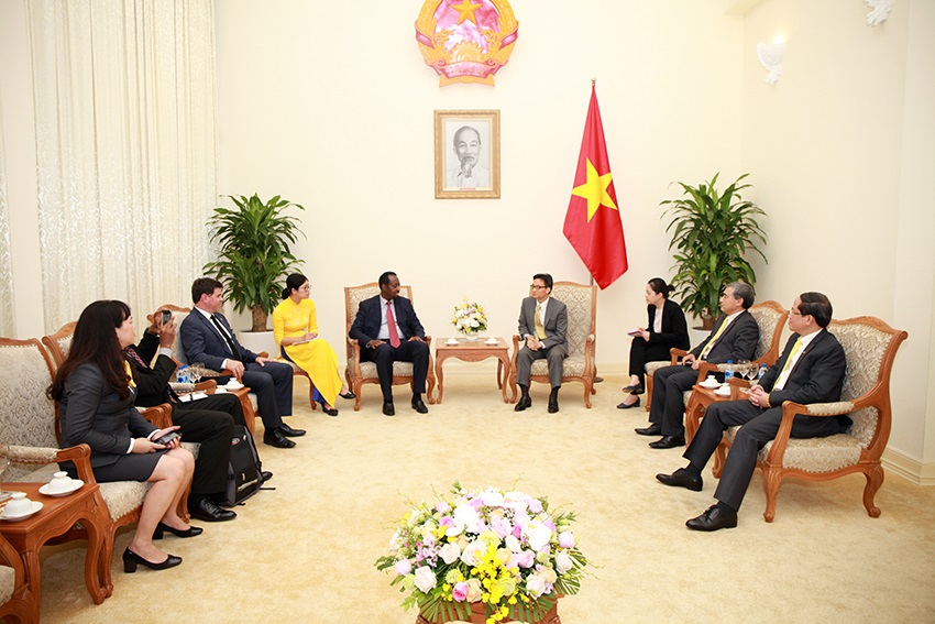 Deputy Prime Minister of the Government H.E. Mr. Vu Duc Dam received the high level Delegation of the Universal Postal Union (UPU)