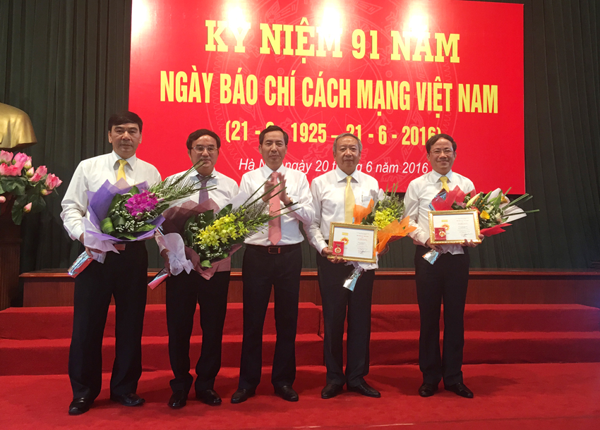 Trao tặng Kỷ niệm chương “Vì sự nghiệp Báo chí Việt Nam” 