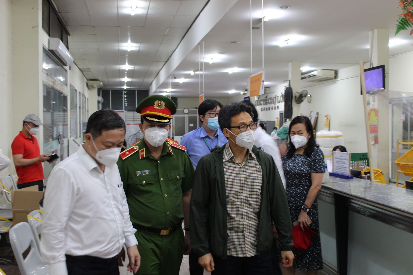 Phó Thủ tướng Vũ Đức Đam thăm Bưu điện TP. Hồ Chí Minh