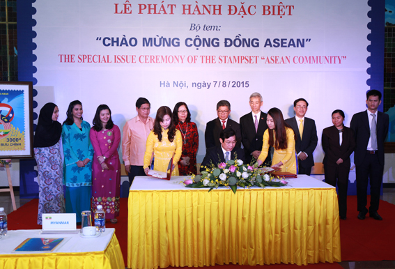 Phát hành đặc biệt bộ tem bưu chính “Chào mừng Cộng đồng ASEAN”