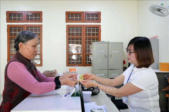 Sơn La đẩy nhanh chi trả lương hưu, trợ cấp xã hội qua thẻ điện tử