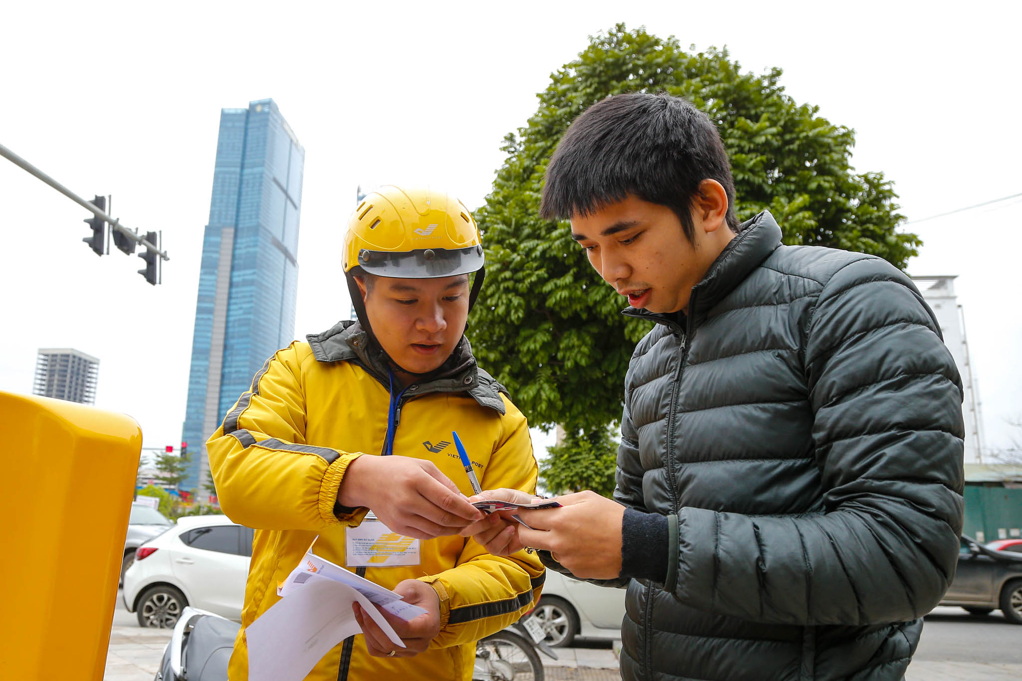 Bưu điện Việt Nam bắt đầu chuyển phát vé trận chung kết lượt về AFF CUP 2018