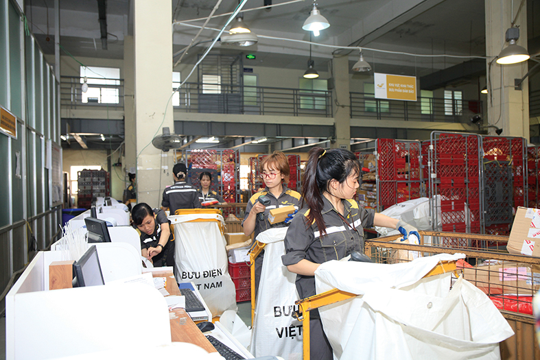 Mang mùa xuân đến với từng nhà