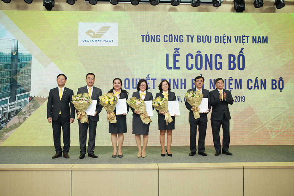 Vietnam Post promotes many key leaders for its subsidiaries