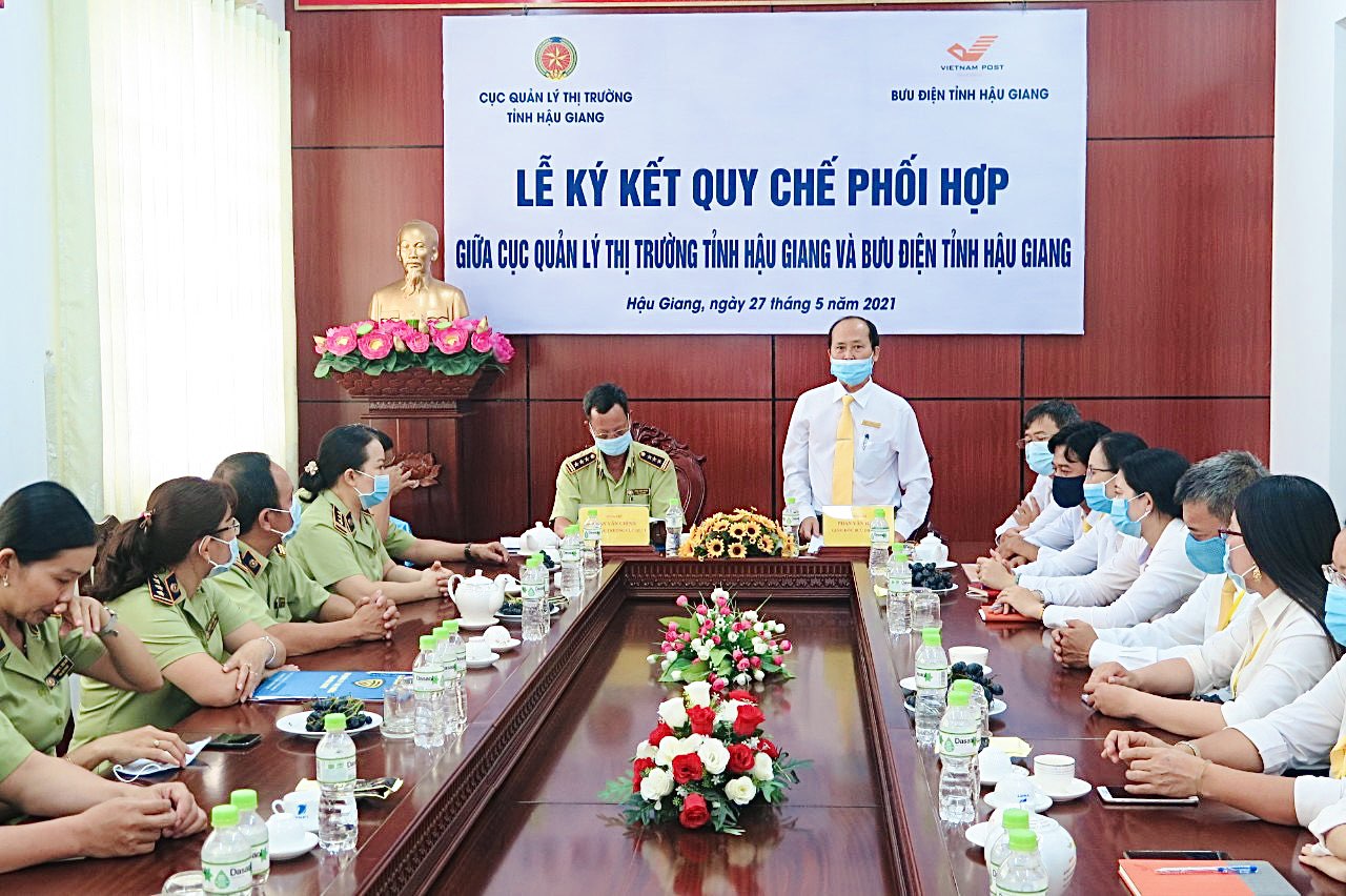 Bưu điện tỉnh Hậu Giang và Cục quản lý thị trường tỉnh ký quy chế phối hợp kiểm tra, xử lý hàng hoá kinh doanh gửi qua đường Bưu điện 