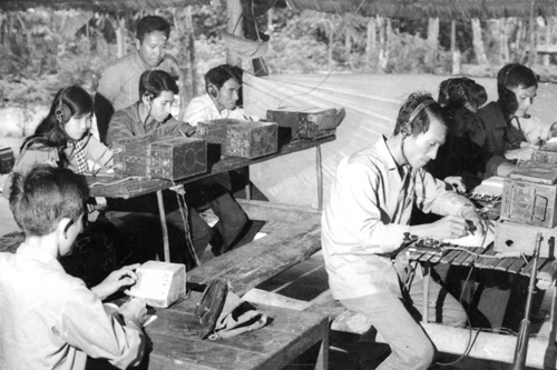 Lich Su Buu Dien Viet Nam Nhung Dau Moc Tu Thoi Khang Chien Den Thoi so Hoa