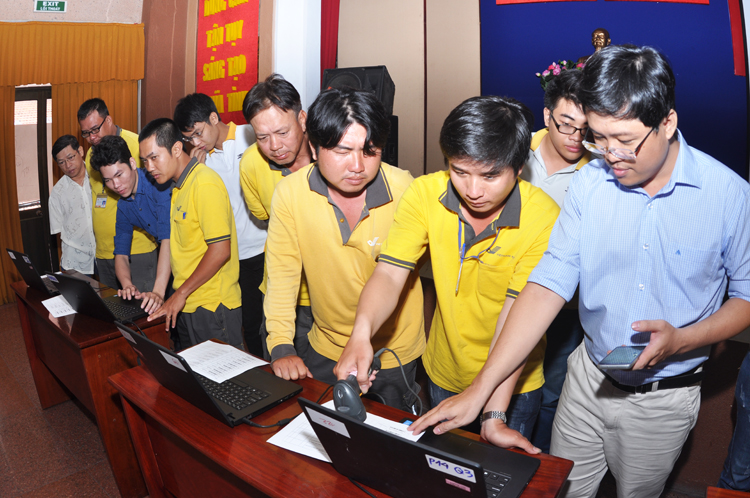 Bưu điện TP. Hồ Chí Minh thực hiện nhập báo phát trên Smartphone