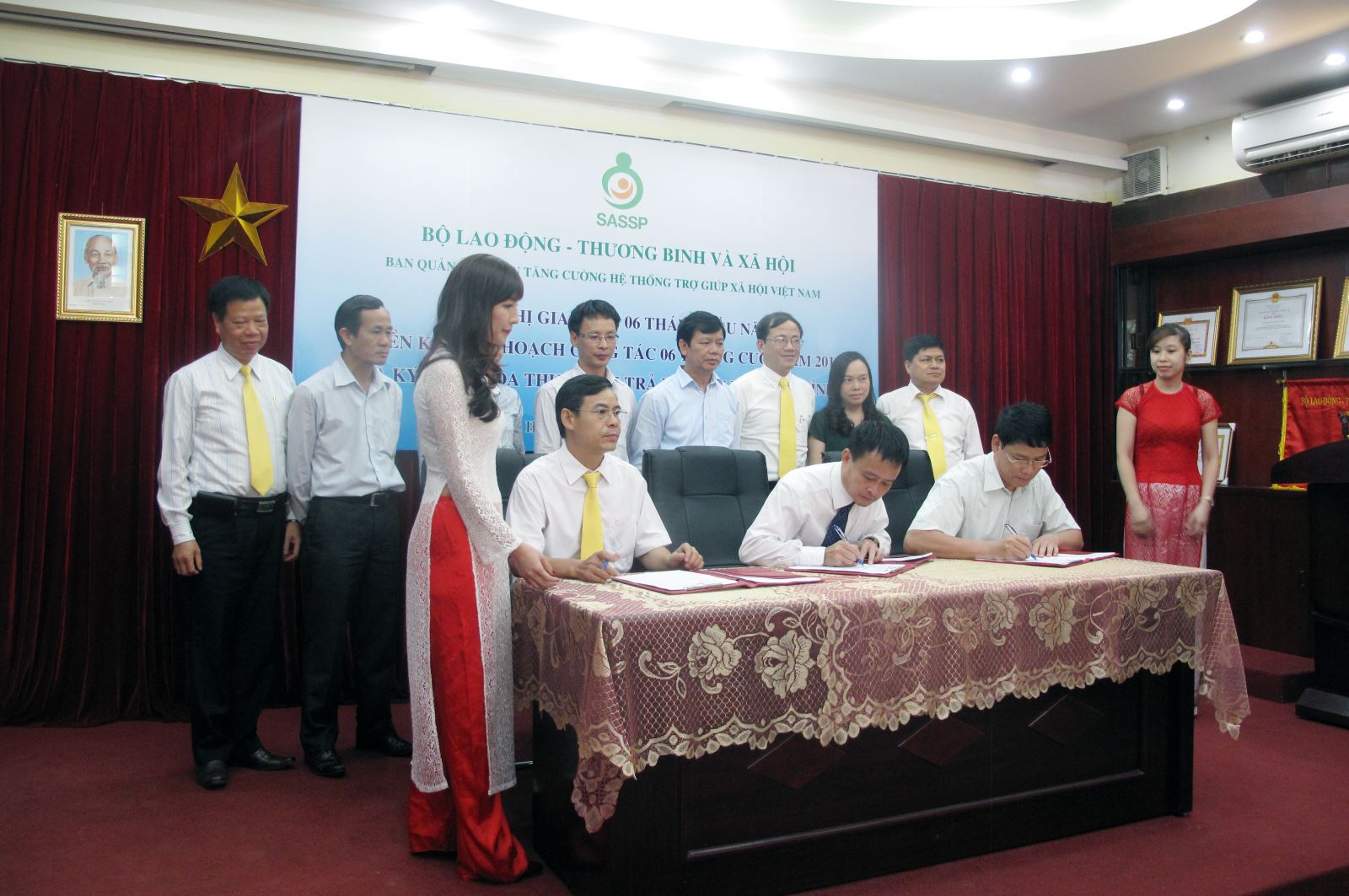 Tổng hợp báo chí ngành Bưu điện ngày 12/06/2015