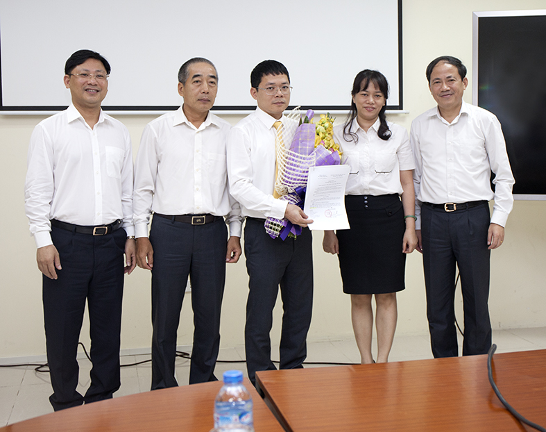 Ông Nguyễn Hồng Long phụ trách Ban Dịch vụ Bưu chính Tổng công ty