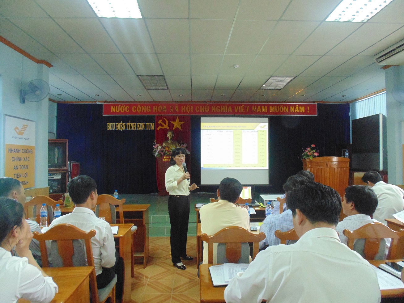 Bưu điện tỉnh Kon Tum: Đẩy nhanh tiến độ hoàn thành kế hoạch năm 2015