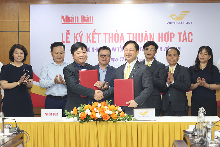 Lễ ký thỏa thuận hợp tác giữa Báo Nhân Dân và Bưu điện Việt Nam