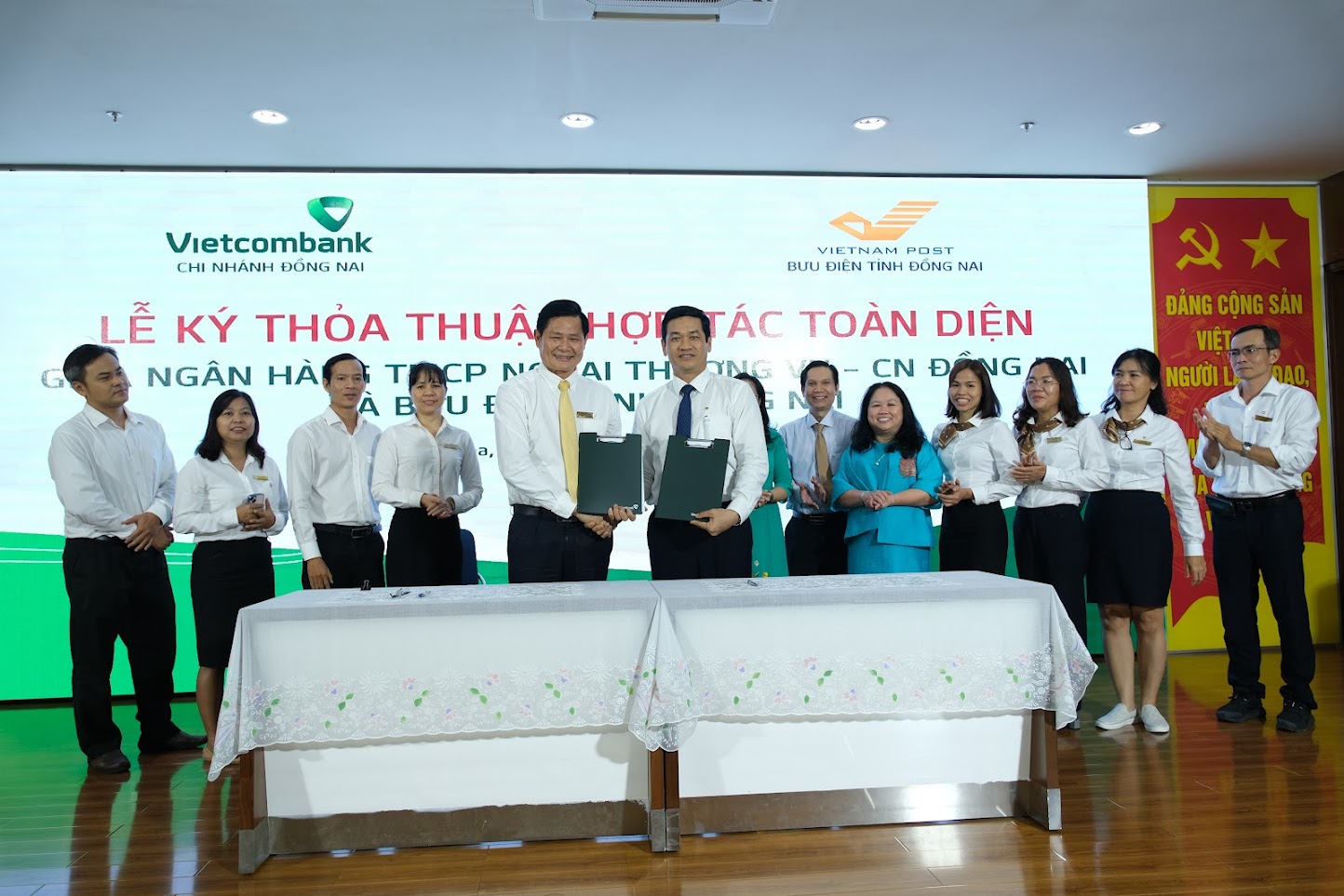 Bưu điện tỉnh và Vietcombank Đồng Nai ký thỏa thuận hợp tác toàn diện
