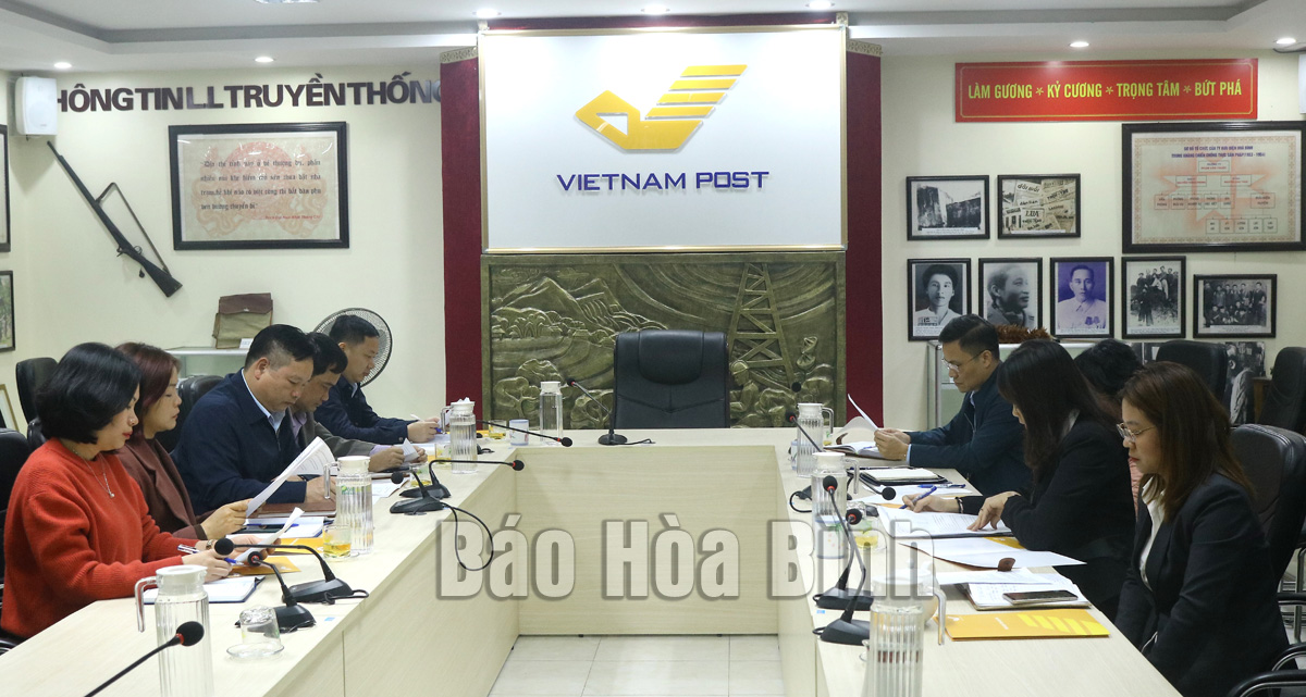 Nâng cao công tác phát Báo Hòa Bình cho đảng viên 50 năm tuổi Đảng trở lên