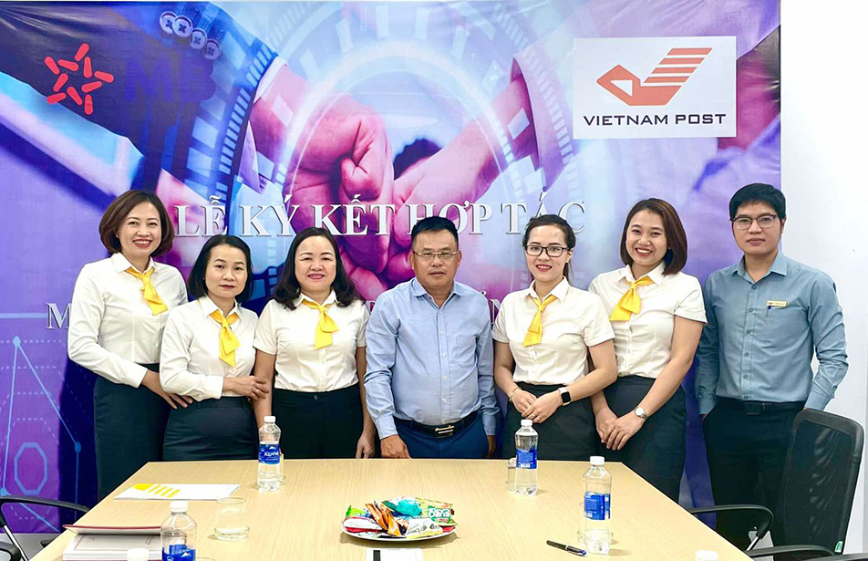 Bưu điện tỉnh Kon Tum ký thỏa thuận hợp tác với MB Gia Lai