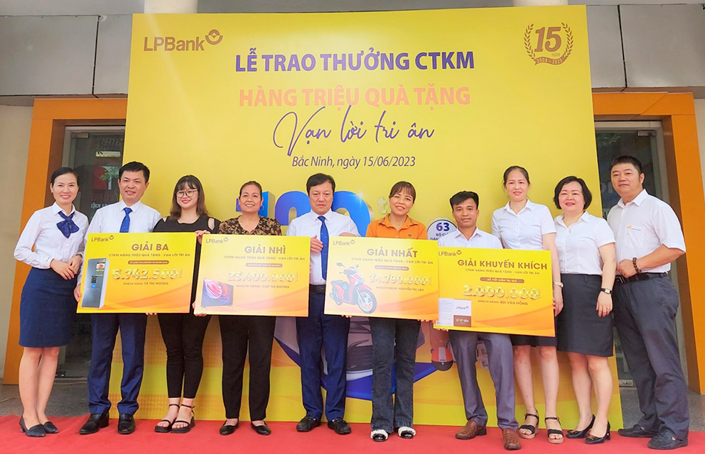 Bưu điện tỉnh Bắc Ninh trao thưởng dịch vụ Tiết kiệm Bưu điện