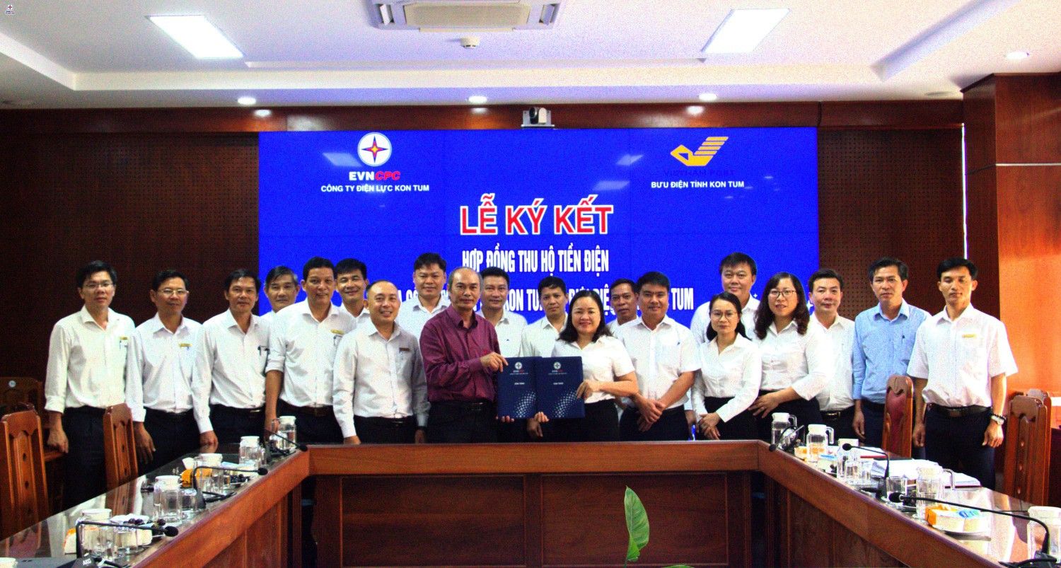 Bưu điện tỉnh và Điện lực Kon Tum đẩy mạnh hợp tác trong lĩnh vực thu tiền điện