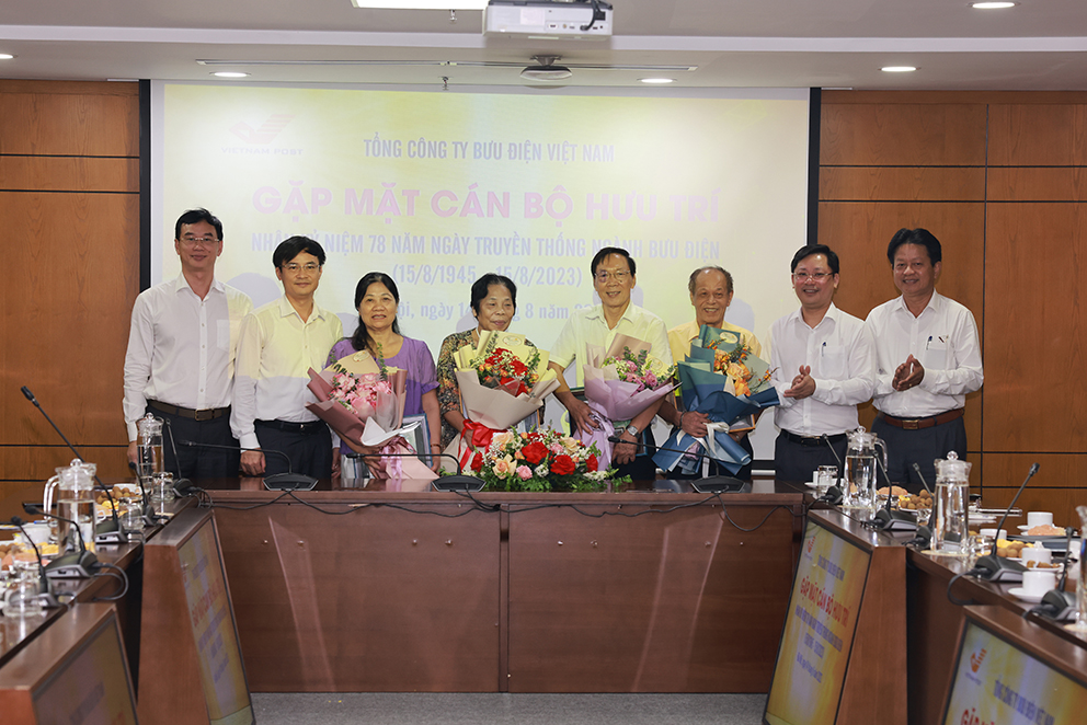 Gặp mặt cán bộ hưu trí Khối cơ quan Tổng công ty nhân kỷ niệm ngày truyền thống ngành Bưu điện