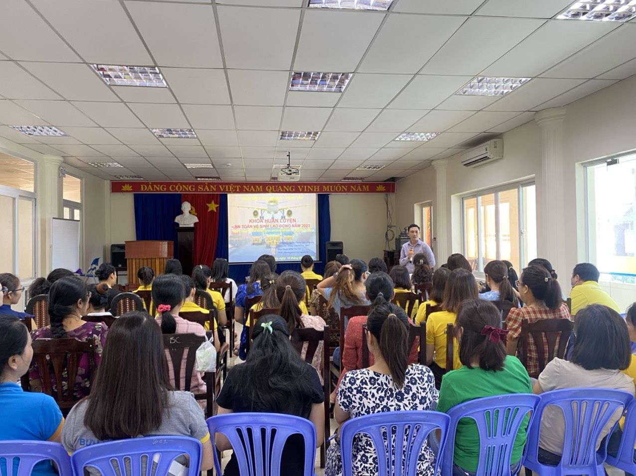 Bưu điện tỉnh Bà Rịa - Vũng Tàu tổ chức huấn luyện ATVSLĐ cho đối tượng thuộc nhóm 4