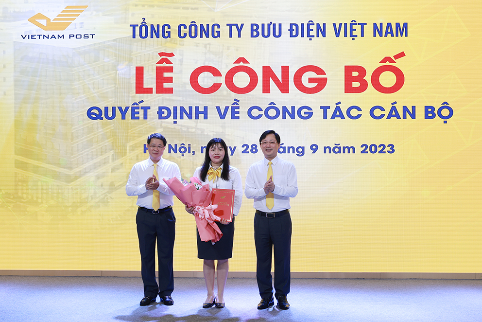 Tiếp nhận và bổ nhiệm bà Hà Thị Hòa làm Trưởng Ban Dịch vụ Bưu chính, Tổng công ty Bưu điện Việt Nam