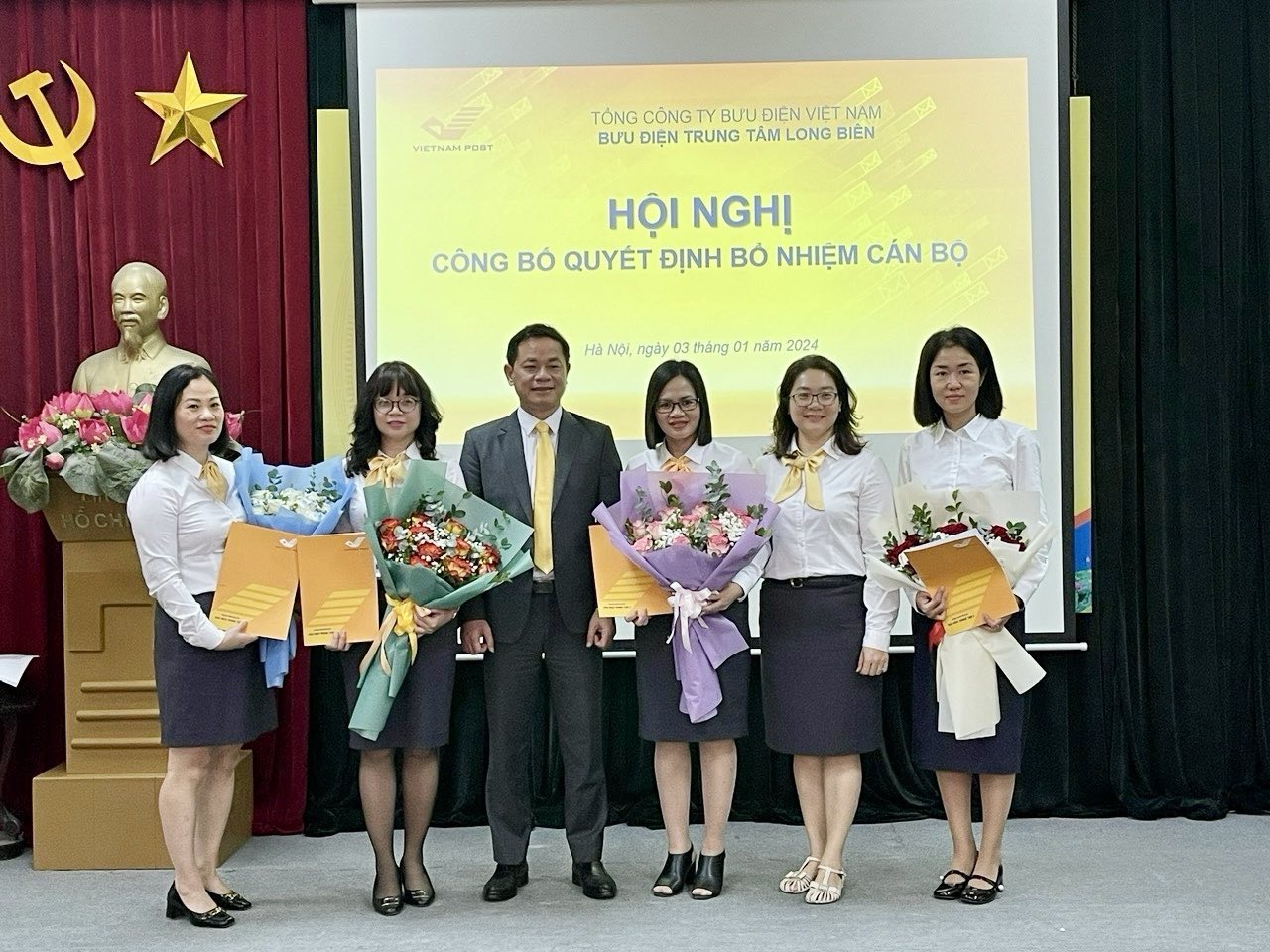 Bưu điện Trung tâm Long Biên công bố quyết định thành lập